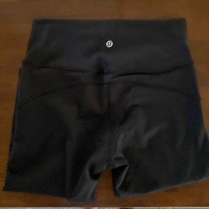 NWOT Lululemon HR black 7/8 leggings.